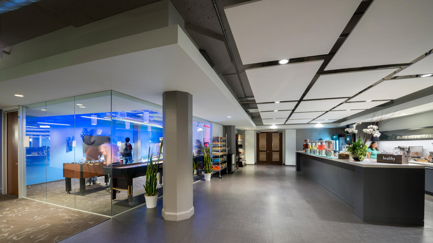 Take a Tour of Twitter's San Francisco Headquarters - Officelovin'