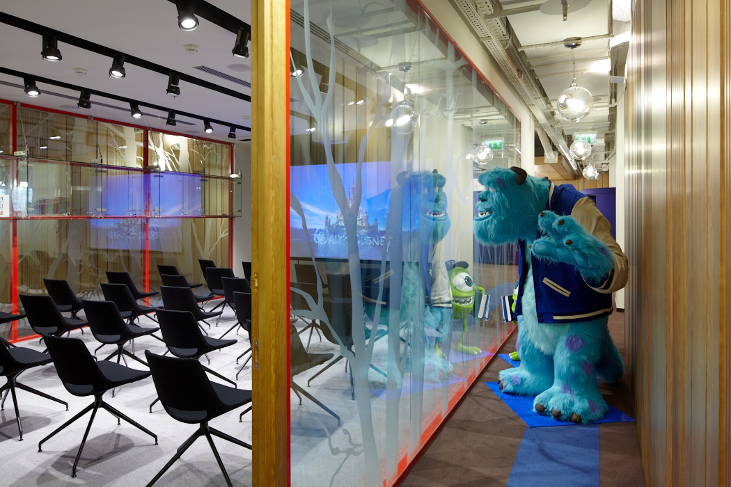 generatie Verslagen Panorama Disney's Moscow Offices by UNK project - Officelovin'
