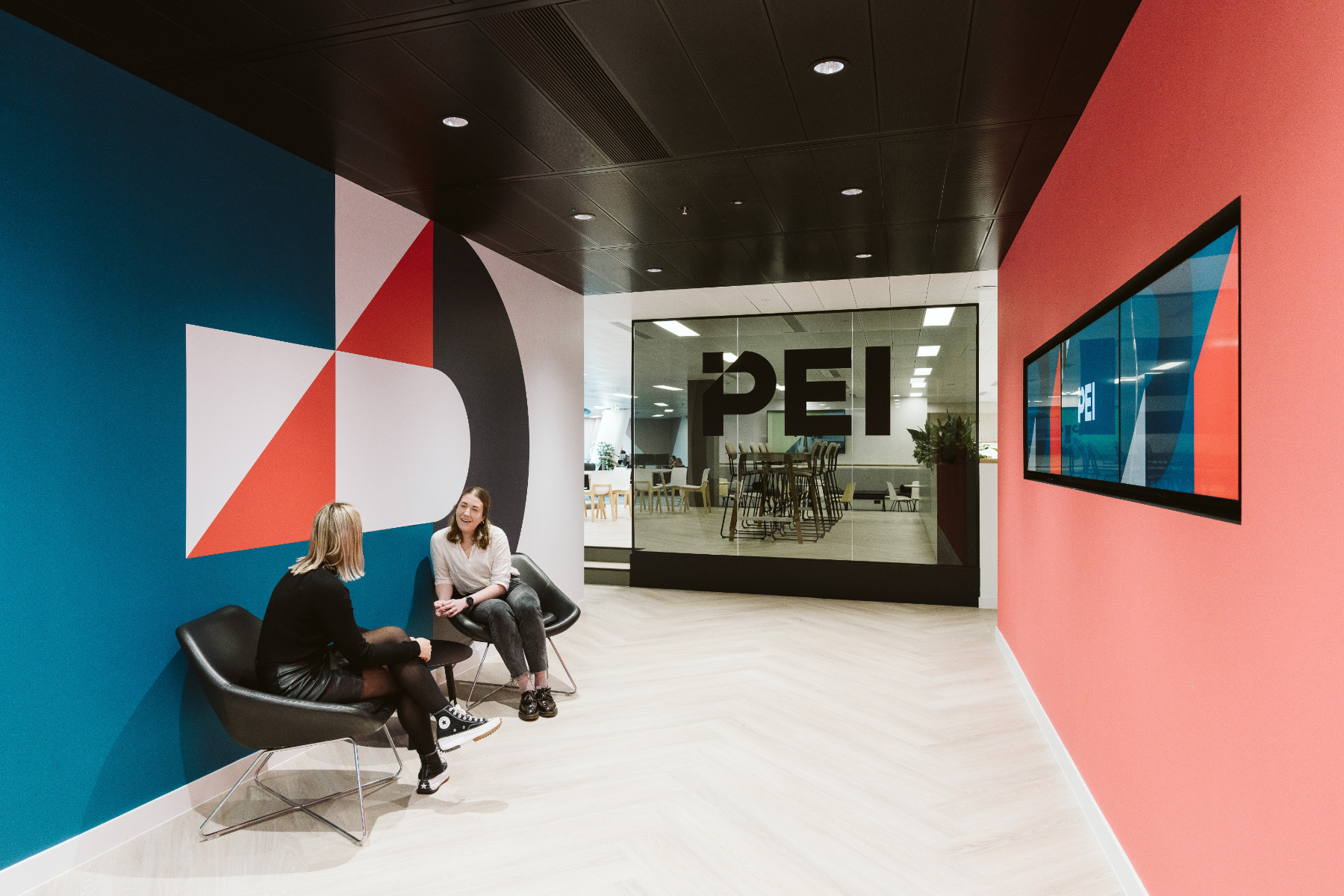 A Look Inside PEI Media s New London Office Officelovin 